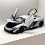 1:18 오토아트 맥라렌 675LT Silica White 다이캐스트