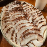 강남구청역 맛집 문어숙회와 톳쌈이 맛있는 돌곰네