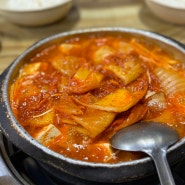 춘천 꿀돼지김치찌개 반찬까지 맛도리