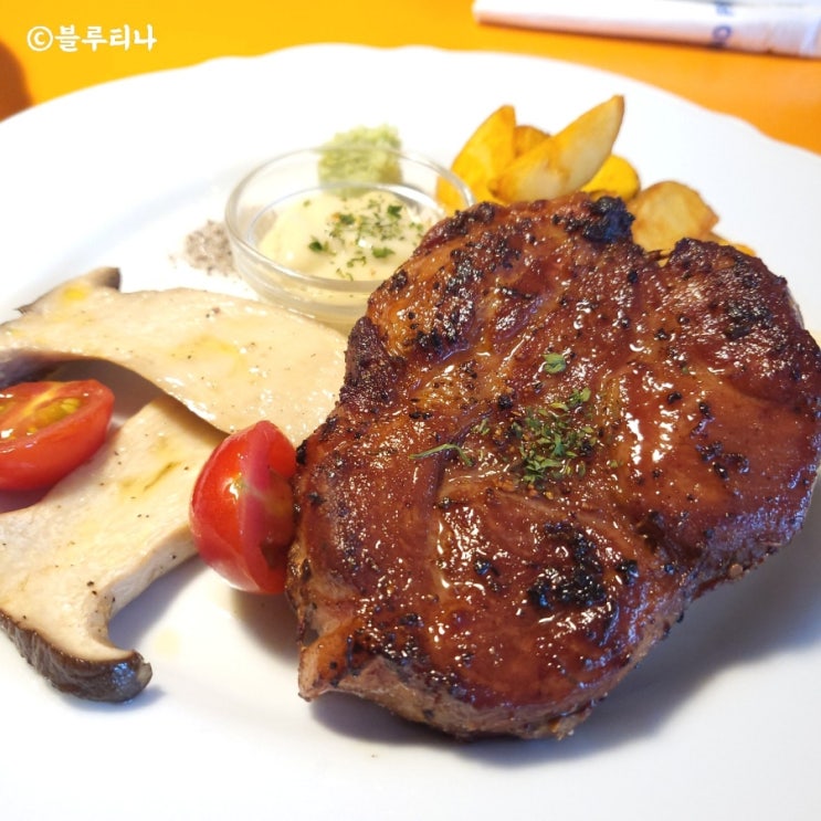 범계맛집 투파인드피터 부드러운 수비드 목살 스테이크 : 네이버 블로그