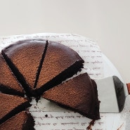 집빵: 딸 생일 케이크로 진한 초콜릿 케이크