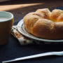 아침 공복 섭취 위장 장애 유해 음식 3가지 빵 우유 귤 사과 꼭지 흰색 가루 정체