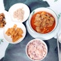 돼지고기요리 안심밥상 단 한번도 얼리지 않은 뒷고기로 김치찌개만들기