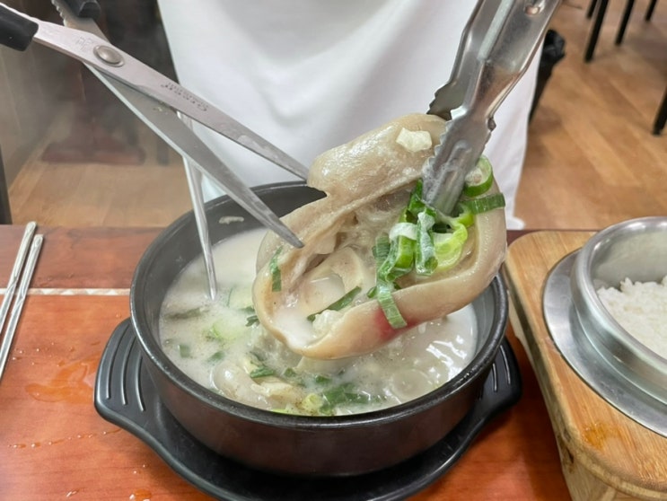 걸쭉한 국물인 전주 우족탕 