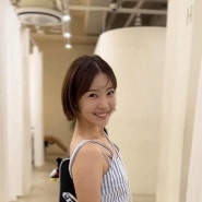 39세 배우 신다은 쿨한 바캉스룩 패션 속 5만원대 블랙 하트 가방 돋보여