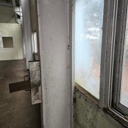 천안 공장청소 컨테이너내벽 유리창 창틀 오래된 묵은때도 말끔하게