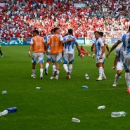 '물병투척, 관중난입~ 첫 경기부터 난장판' 파리올림픽 男축구 "모로코-아르헨전 조사 나선다"