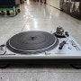 테크닉스 SL-1200mk5 턴테이블입니다.