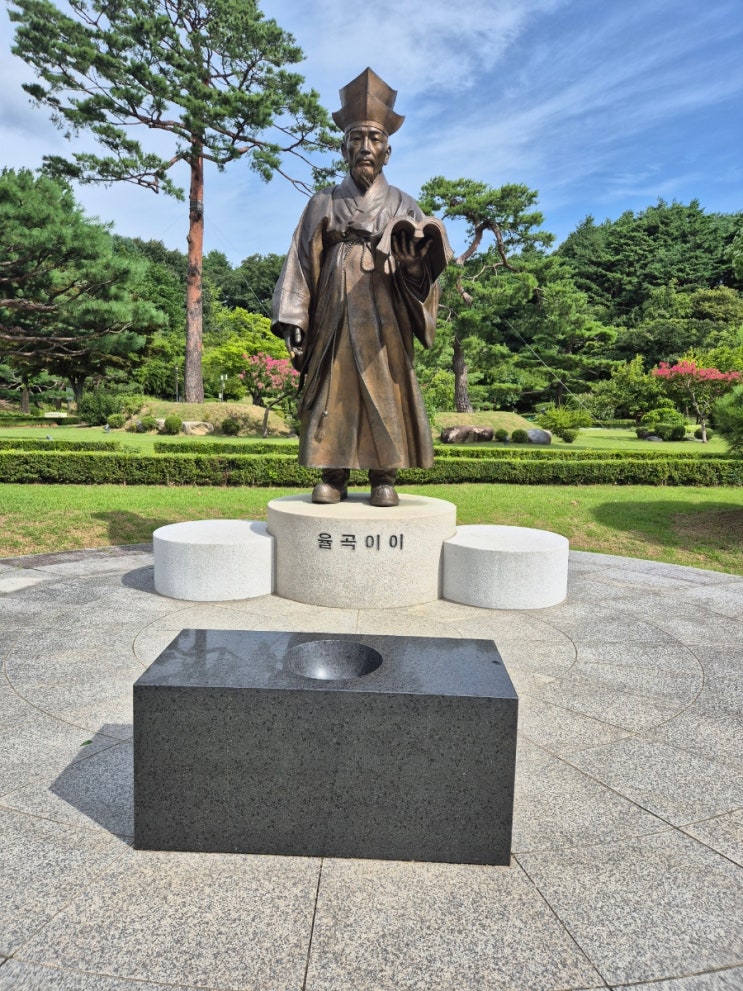 오죽헌에 있는 율곡 이이 선생 동상 : 네이버 블로그
