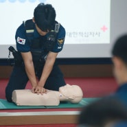 서울 경찰관서에 심폐소생술(CPR) 및 자동심장충격기(AED)사용법 등 대한적십자사 응급처치 특강 진행