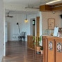 포항 카페 | 구룡포 해수욕장이 보이는 커피가 기본값, 기본에 충실한 카페 디폴트커피바 (default coffeebar) 내돈내산 후기