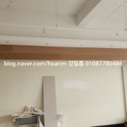 강필름-광주 대학 강의실 목작업된 기둥 목작업된 칠판 문 문틀 방염인테리어필름시공 시트지리폼 입니다 ^^