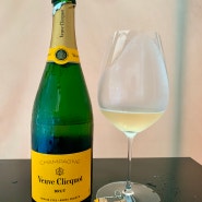 뵈브 클리코 퐁사르당, 브륏 옐로우 라벨 NV (Veuve Clicquot Ponsardin, Brut Yellow Label NV)