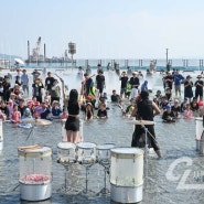 [CL포토]"폭염도 물총으로 날렸다"...'남당항 물총팡팡 축제' 1만여 관광객 모여