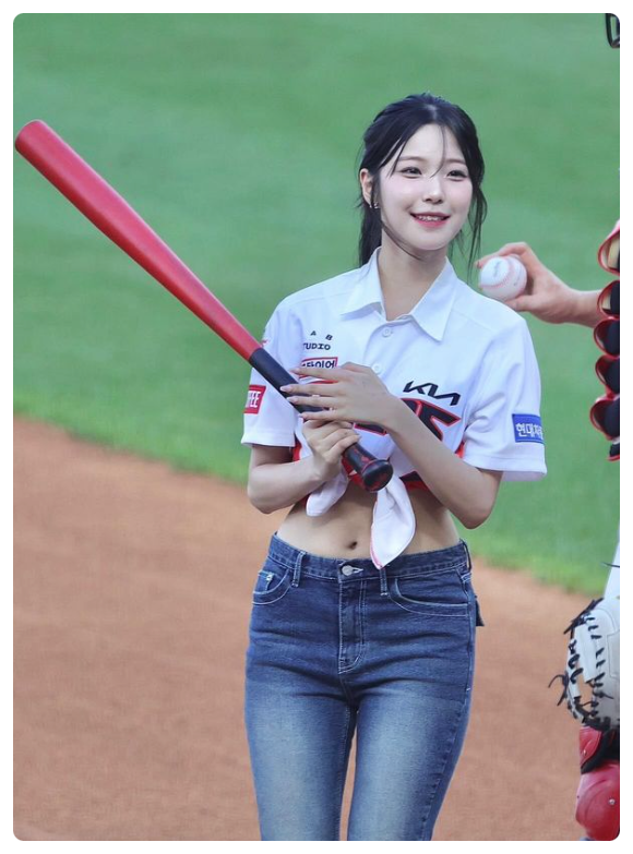 프로미스나인 백지헌 배경화면 여신 청바지 몸매와 인스타 MBTI