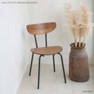 마켓B와 D(Design) 사이의 C(Chair)