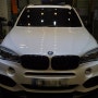 BMW X5 성남 블랙박스 보조배터리, 아이나비QXD1 장착