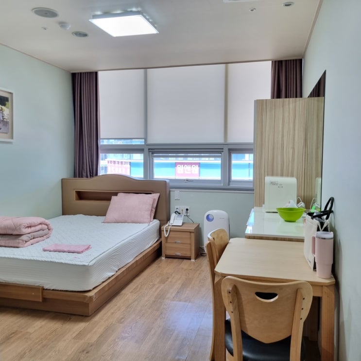 산후조리원객실,일반실,침대,수유테이블