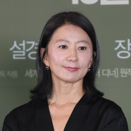 김희애, 57세 맞아? 노출도 품격 있게! 우아한 트임 롱스커트 셋업룩