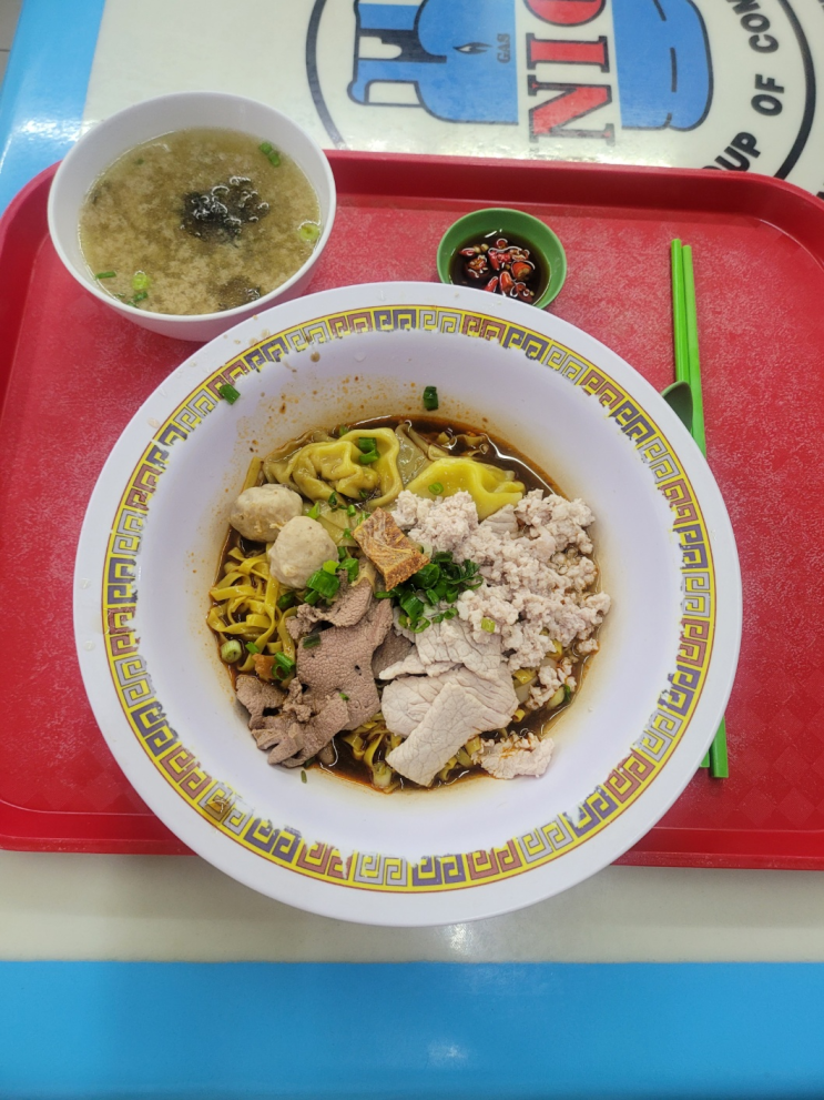 [싱가포르] Hill Street Tai Hwa Pork Noodle (흑초와 중국간장의 맛으로 미슐....