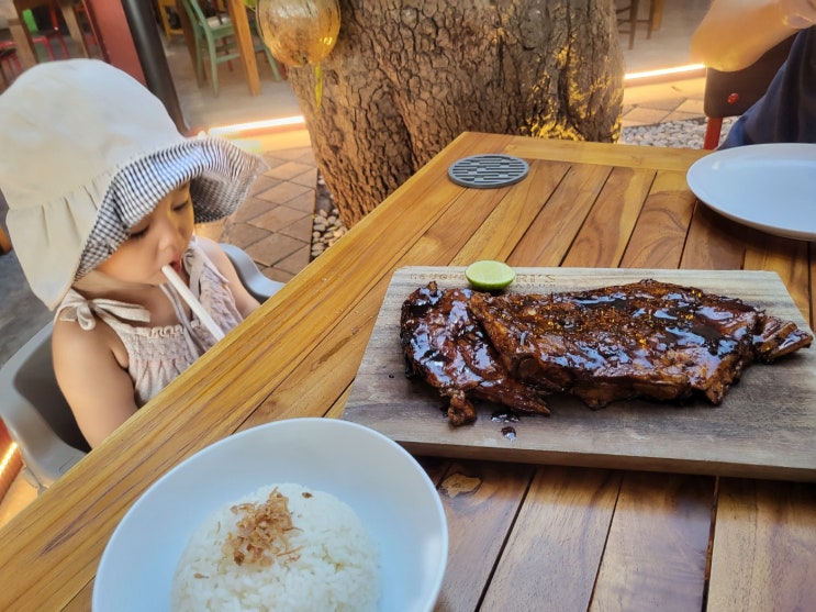 아이와 가기 좋은 발리 사누르 맛집추천 '노티 누리스' Naughty Nuris's