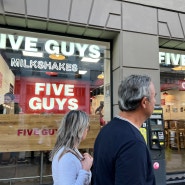 밀라노 저녁식사 : 파이브가이즈(five Guys) 치즈버거 메뉴 핫도그