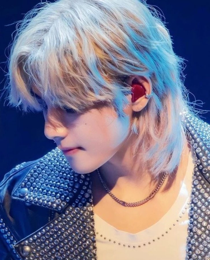방탄소년단 뷔, V's 'Layover' is recognized by the US Billboard...High praise ...