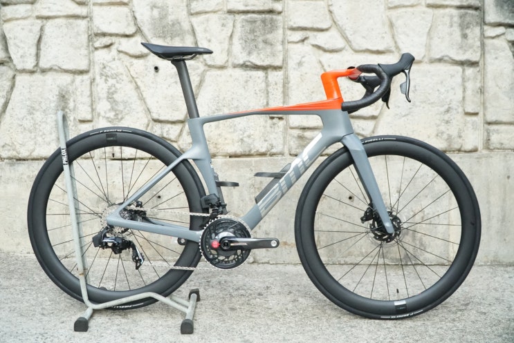 [BMC] 2024 년식 BMC 팀머신 R01 THREE 입고 : 네이버 블로그