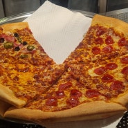 홍대 '몬스터 피자 동교동점' 가성비 좋은 조각피자 피맥하기 좋은 피자 맛집 후기