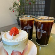 [을지로 카페] 입에서 녹는 딸기생크림케이크 맛집 <오뷔르베이커리>