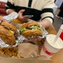 더현대 ‘파이브가이즈’ :: 미국에서 넘어온 햄버거 맛집 (주말 웨이팅, 메뉴, 후기)