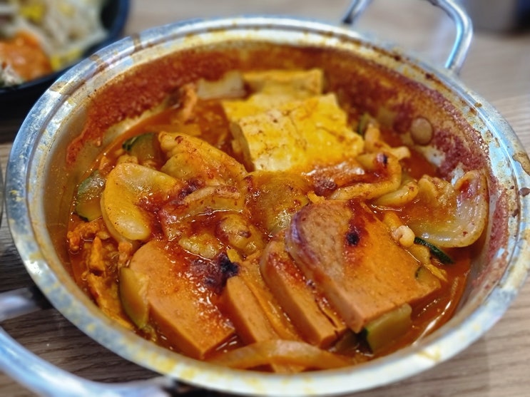 홍대한식맛집 밥장인돼지찌개 혼밥가능한 김치찌개집 : 네이버 블로그