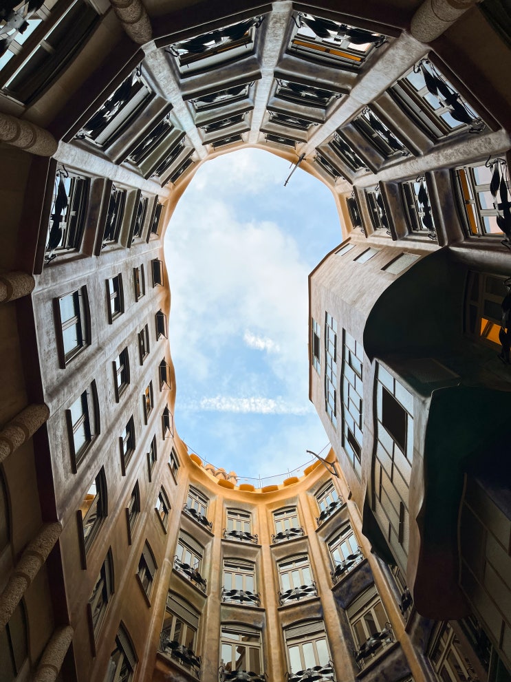 나혼자 유럽여행, Day 19 바르셀로나 : 카사 밀라 투어 Casa Milà(feat. 오....