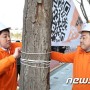뉴스1-현수막 설치하는 이준석·김용남