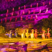 중국 장가계 천문산을 배경으로 펼쳐진 쇼 '천문호선쇼'
