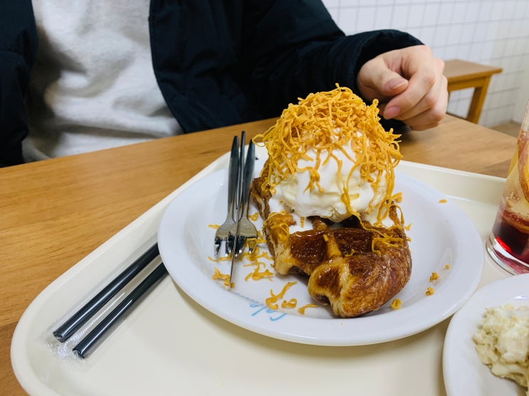 안산시 고잔동 까페 아어 :: 골목에 숨어있는 프랑스st 의 까페!, 바나나푸딩도 크로플도 맛집 : 네이버 블로그