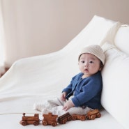 디어제이스튜디오에서 자연스럽고 심플한 무드의 아기 백일사진 찍기