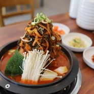 신창지구밥집 청년감자탕 - 감자탕 소, 라면사리 추가