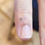 손가락 초미니타투 손톱 위에 스마일 (오산타투 잉크스튜디오)