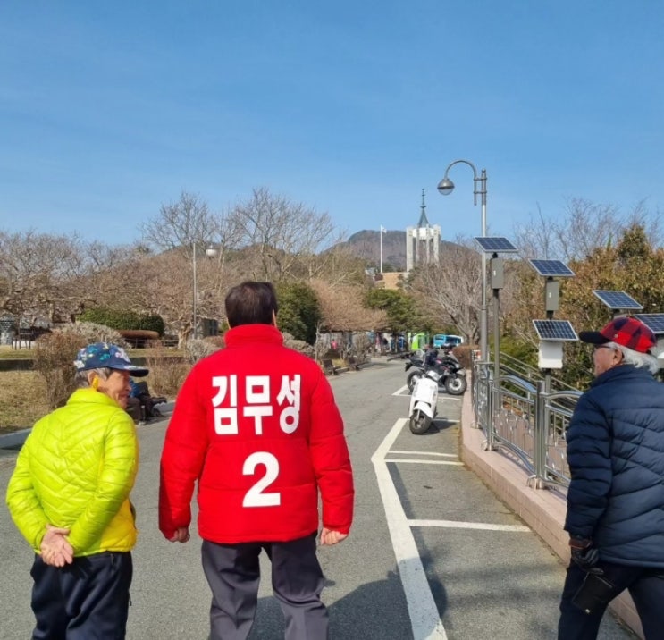 김무성, 부산 민주공원, 부평깡통시장, 향기교회 방문