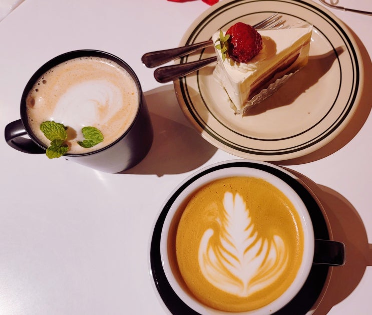 후쿠오카 분위기 카페 렉 커피 Rec Coffee 야쿠인 스테이션 , 커피맛도 ....