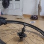 자전거 타이어 펑크 튜브 교체하기(여성분도 어렵지 않아요~)