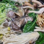 다양한 버섯과 야채 그리고 고기를 이용한 버섯전골 만들기