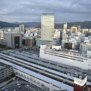 【사설】 시즈오카역에는 어째서 "노조미"가 정차하지 않는가…승차인원 2만 명인 정령지정도시가 통과하는 근본적인 원인