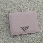 프라다 분홍 지갑 색상 벗겨짐 복원 염색 입니다 - 지니레더