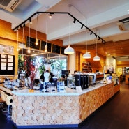 말레이시아 쿠칭/ 로스팅 커피를 마실 수 있는 카페/ Earthlings Coffee Workshop
