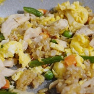 닭가슴살 볶음밥 만들기 계란과 냉동야채