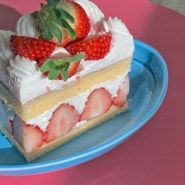 [겨울과 봄 사이] 사각 딸기 케이크 원데이 클래스