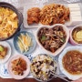 집밥, 맛있는 김치와 된장찌개로 차린 밥상