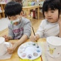 유치원 친구들의 도자기 핸드페인팅 도자기 식판 도자기 컵 수저받침 체험